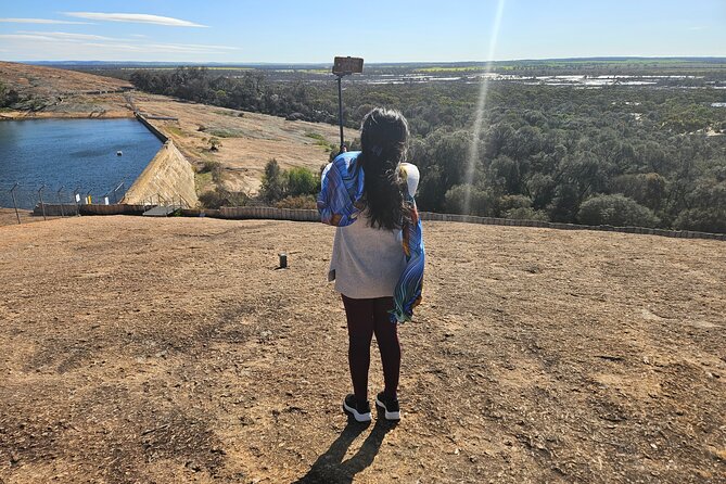 Day Tour in Wave Rock and Mulka's Cave - Mulka’s Cave: Aboriginal paintings and that 30-minute reality check