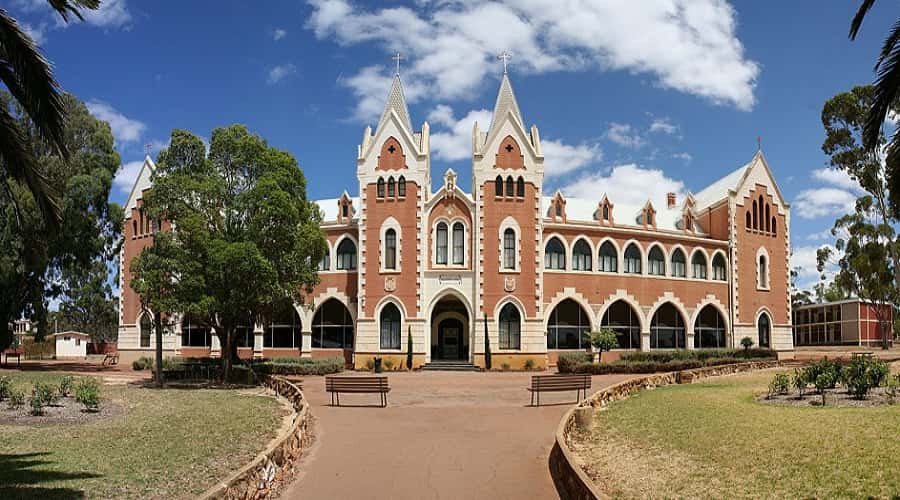Full Day Pinnacles Desert and New Norcia - Museum, Art Gallery, and Produce Shop: History Plus a Real Taste of WA