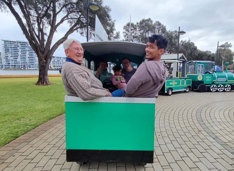 Mandjar Bay - Mini Toot - How to time your Mandurah day with play breaks