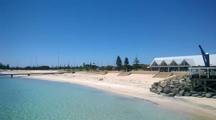 Margaret River and Busselton Jetty: Day Trip from Perth - The wine-and-beer stop: tastings plus a real lunch