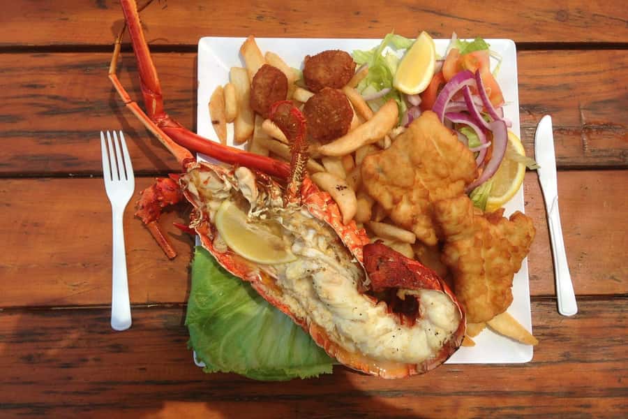 Perth: 4-Day Coastal Loop to Monkey Mia with Accommodation - Cervantes to the Pinnacles: Lobster tour now, desert wonder after