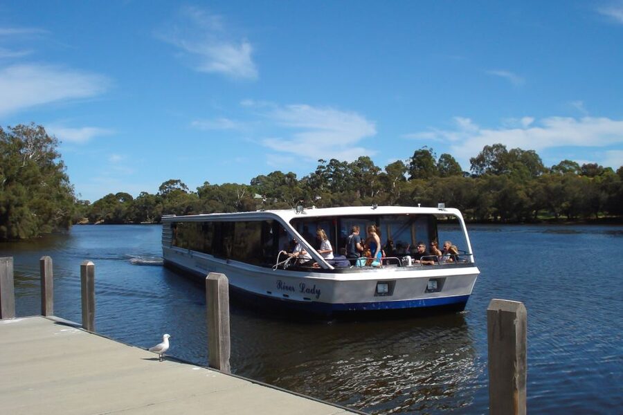 Perth: Full Day Swan Valley Cruise & Wine Tasting With Lunch - Whistler’s Chocolate Company: the sweet stop that gives you time to shop