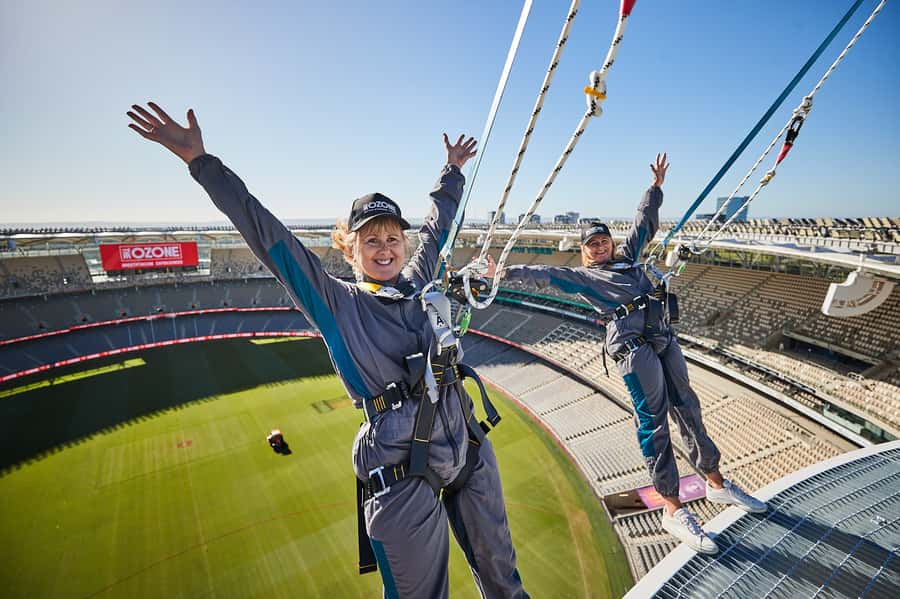 Perth: Optus Stadium Rooftop Vertigo Experience - The 10-metre outer-edge walk without handrails