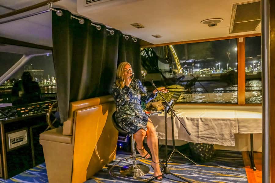 Perth: Swan River Dinner Cruise - Live Entertainment or a DJ: The Vibe You Can Expect