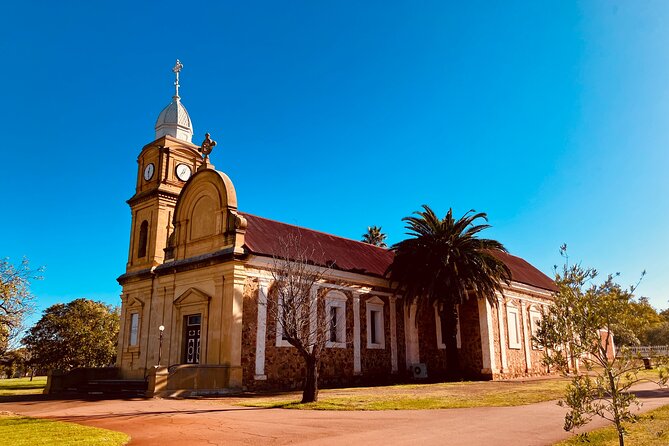 THE WHEATBELT & NEW NORCIA day tour of history, taste & nature. - Limestone Park Stud: tropical gardens, free-flight aviaries, and a coffee moment
